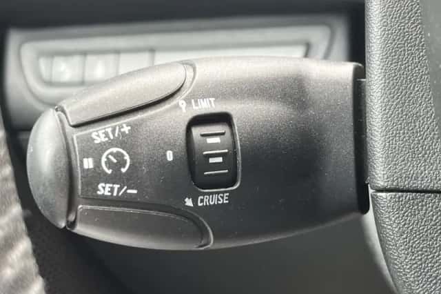 Peugeot 208 (2012) thumbnail 4