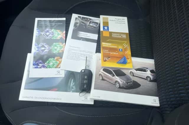 Peugeot 208 (2012) thumbnail 5