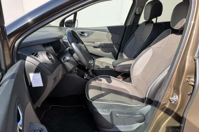 Renault Captur (2016) thumbnail 6