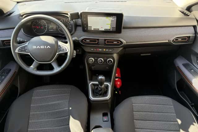 Dacia Sandero Stepway (2023) thumbnail 2