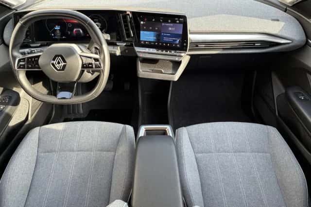 Renault Mégane E-Tech (2022) thumbnail 2