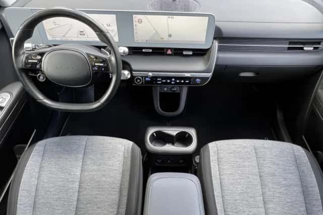 Hyundai Ioniq 5 (2022) thumbnail 2