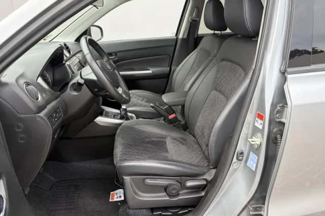 Suzuki Vitara (2023) thumbnail 6