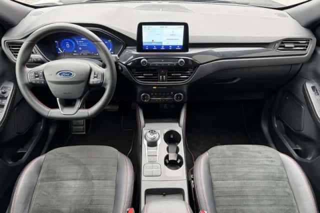 Ford Kuga (2023) thumbnail 2