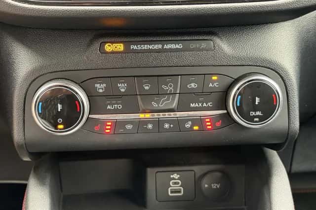 Ford Kuga (2023) thumbnail 4