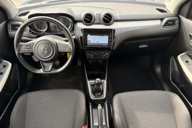 Suzuki Swift (2019) thumbnail 2