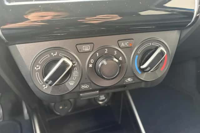 Suzuki Swift (2019) thumbnail 4