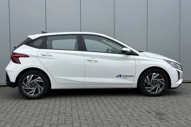 Hyundai i20 (2024) thumbnail 16