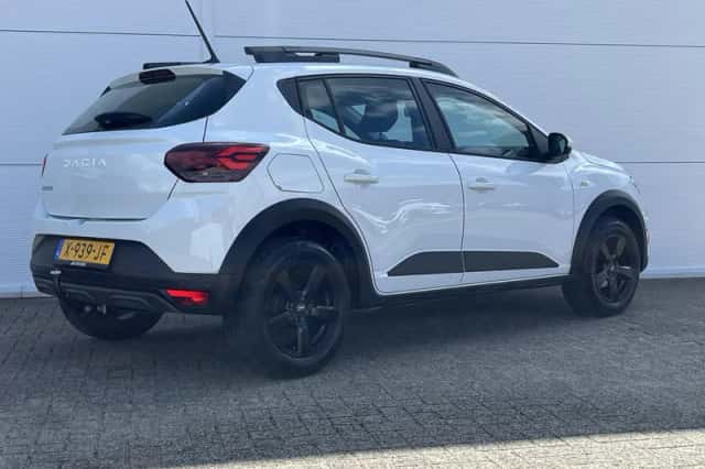 Dacia Sandero Stepway (2023) thumbnail 3