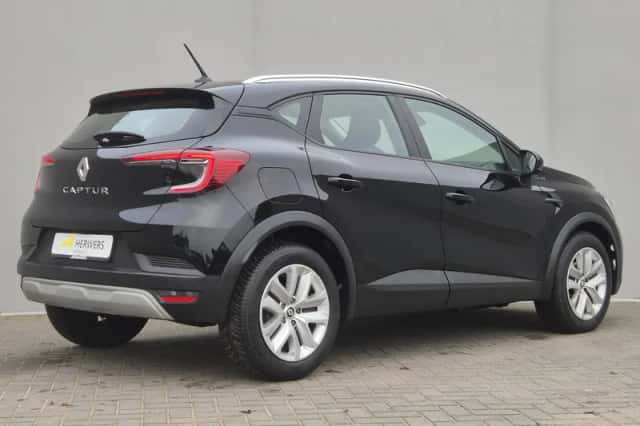 Renault Captur (2023) thumbnail 3