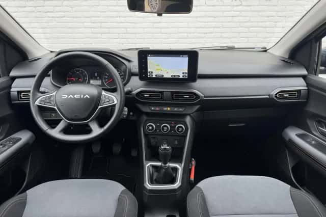 Dacia Sandero Stepway (2025) thumbnail 2