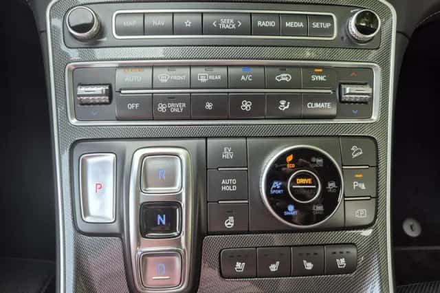 Hyundai Santa Fe (2022) thumbnail 20