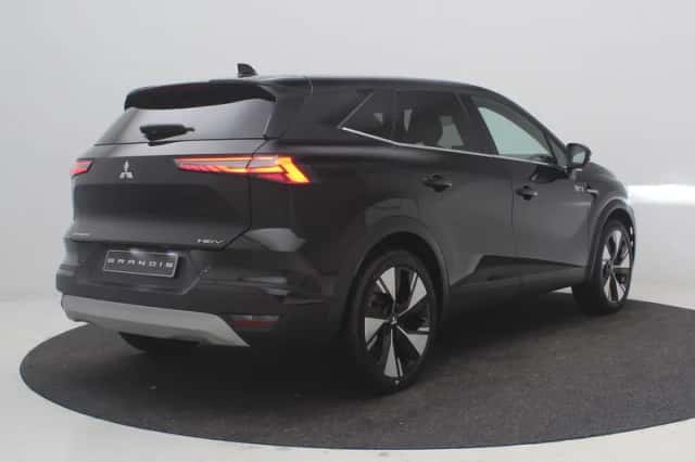 Mitsubishi Grandis (2026) thumbnail 3