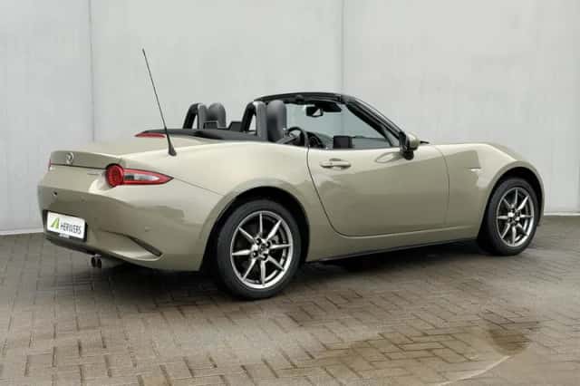 Mazda MX-5 (2023) thumbnail 3