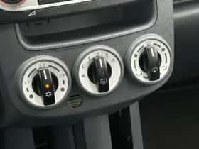 Mitsubishi Colt (2011) thumbnail 9