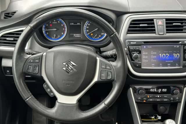 Suzuki SX4 S-Cross (2016) thumbnail 26