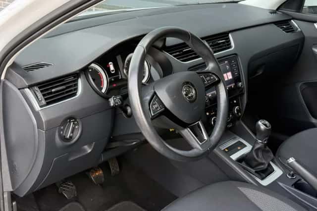 Škoda Octavia (2019) thumbnail 20