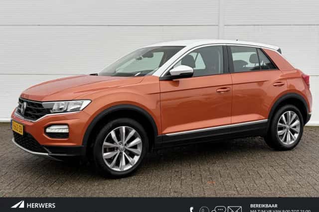 Volkswagen T-Roc (2019) thumbnail 1