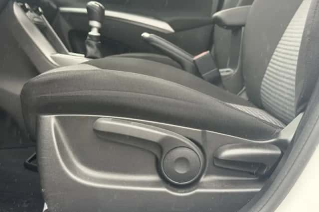 Suzuki S-Cross (2025) thumbnail 11