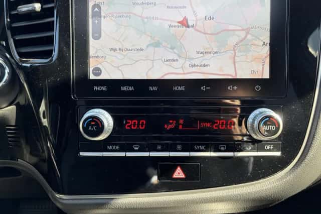 Mitsubishi Outlander (2019) thumbnail 11