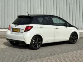 Toyota Yaris (2017) thumbnail 5