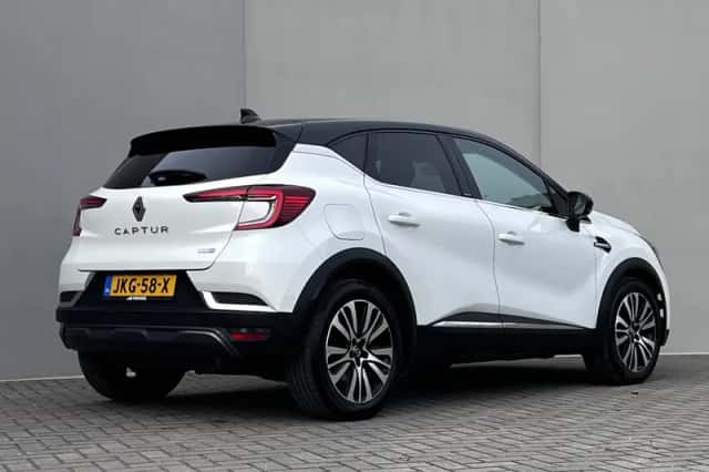 Renault Captur (2021) thumbnail 3