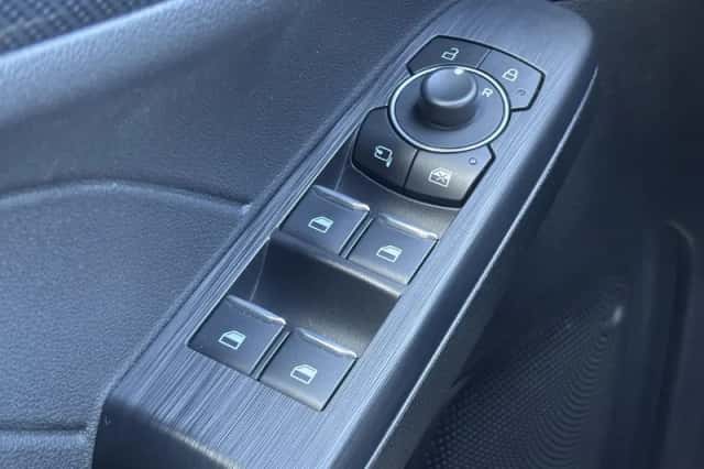 Ford Kuga (2023) thumbnail 15
