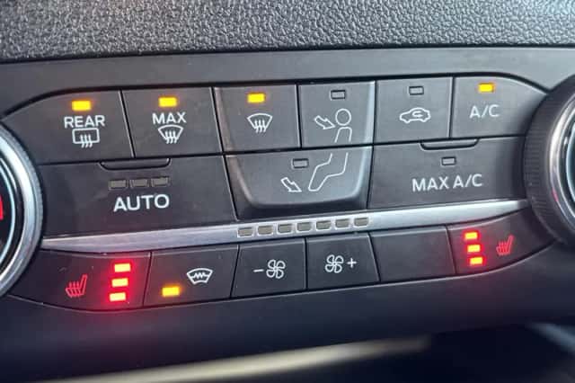 Ford Kuga (2023) thumbnail 5