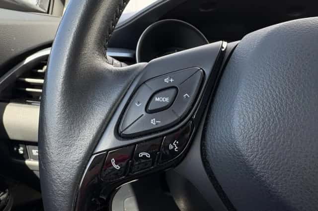 Toyota C-HR (2021) thumbnail 10