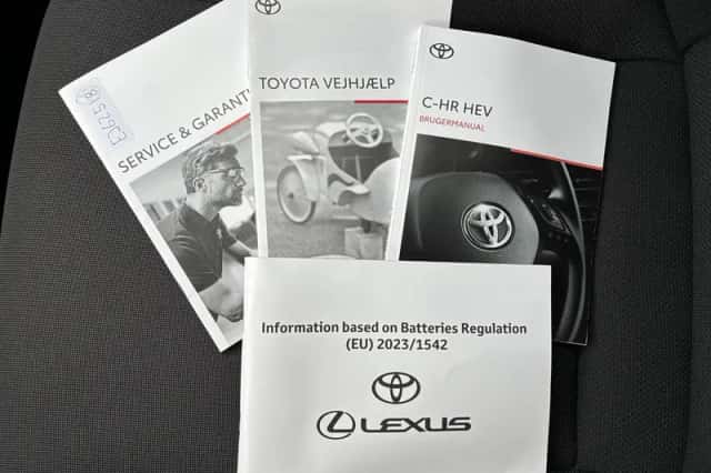 Toyota C-HR (2025) thumbnail 4