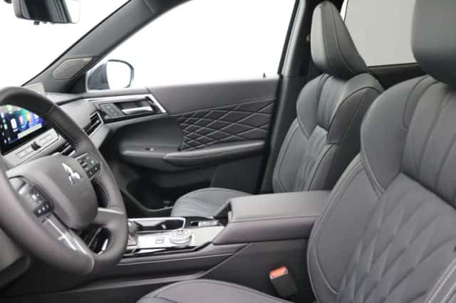 Mitsubishi Outlander (2026) thumbnail 4