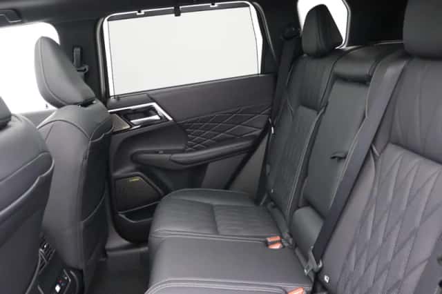 Mitsubishi Outlander (2026) thumbnail 5