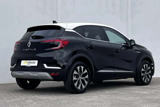 Renault Captur (2023) thumbnail 3