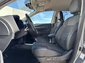 Mitsubishi Outlander (2020) thumbnail 9
