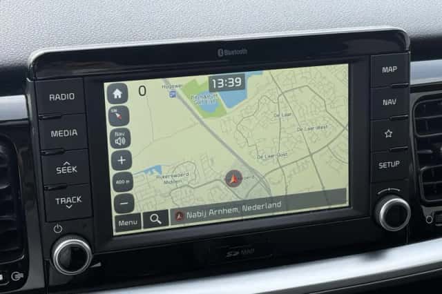 Kia Stonic (2018) thumbnail 15