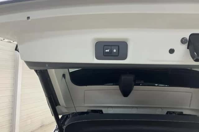 Nissan Ariya (2023) thumbnail 35