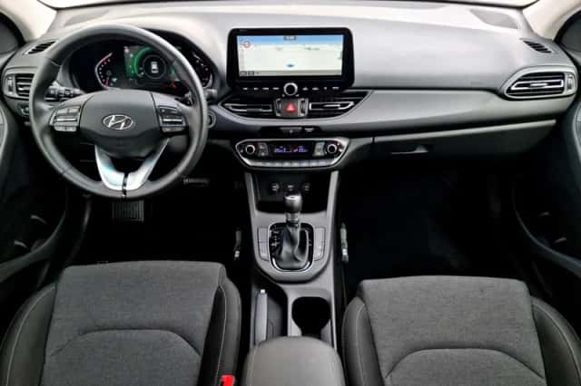 Hyundai i30 (2023) thumbnail 2