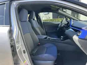 Toyota C-HR (2017) thumbnail 38