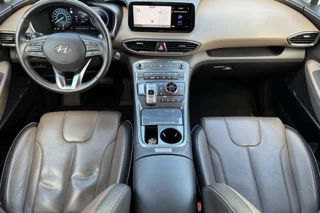 Hyundai Santa Fe (2022) thumbnail 2