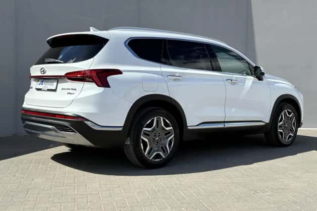 Hyundai Santa Fe (2022) thumbnail 3