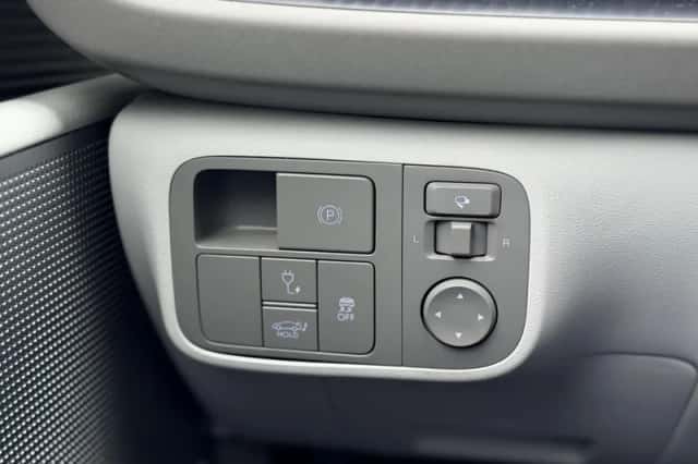 Hyundai Ioniq 6 (2023) thumbnail 21