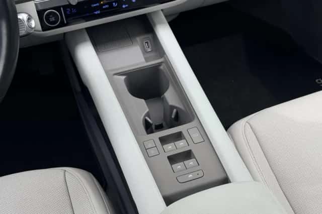 Hyundai Ioniq 6 (2023) thumbnail 24