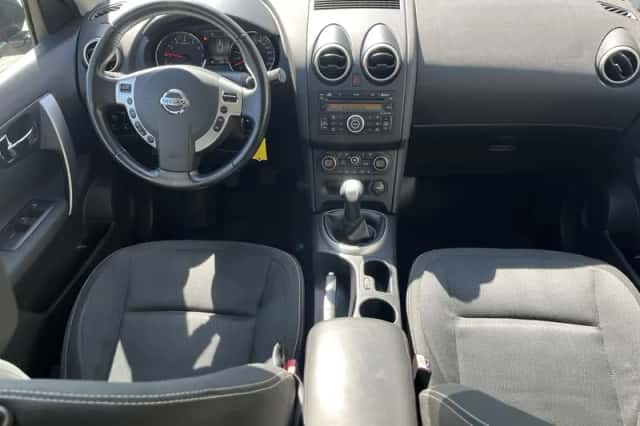 Nissan Qashqai (2010) thumbnail 2