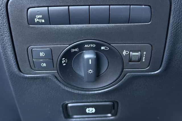Mercedes-Benz Vito (2019) thumbnail 27