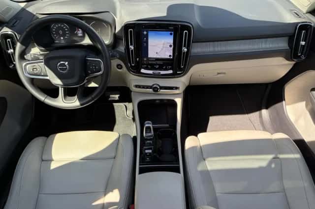 Volvo XC40 (2020) thumbnail 2