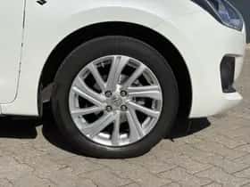 Suzuki Swift (2022) thumbnail 17