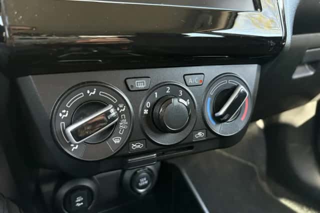 Suzuki Swift (2022) thumbnail 40