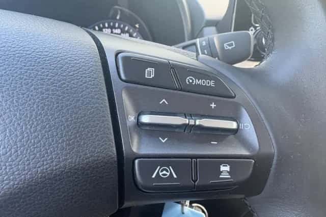 Hyundai Kona (2022) thumbnail 11