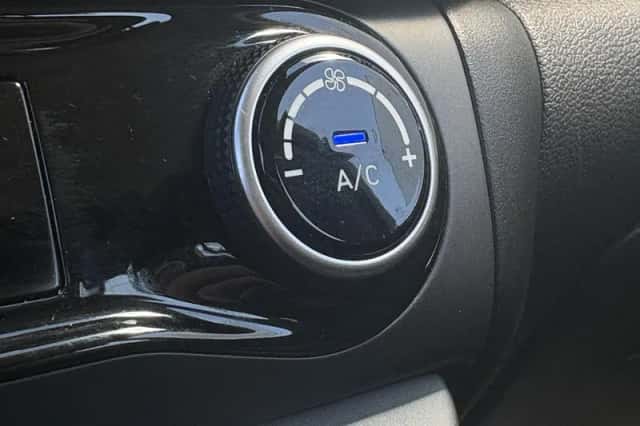 Hyundai Kona (2022) thumbnail 4