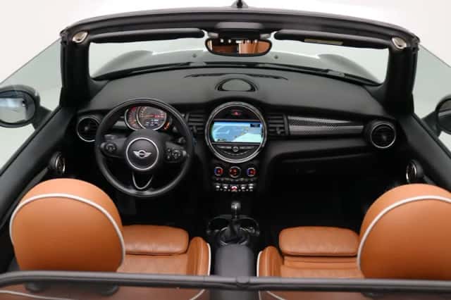 MINI Cabrio (2018) thumbnail 2